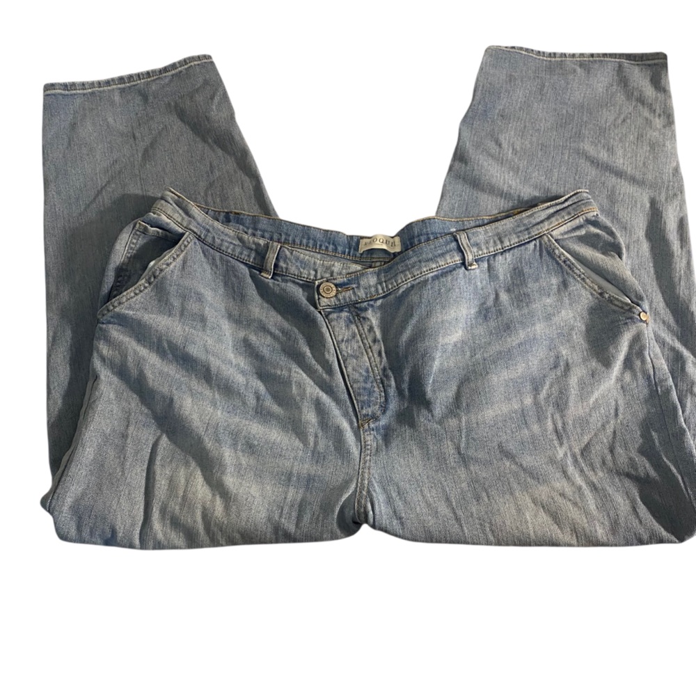 Eloquii cropped Lightwash Denim Jeans Offset waistband with buttonfly Sz 18